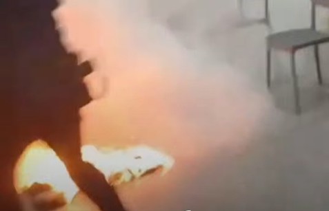 Мужчина в аэропорту Алматы поджег себя: стала известна причина