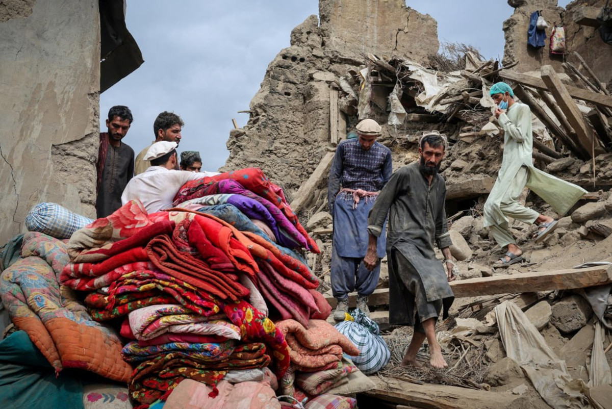 Землетрясение в Афганистане: мужчины отказались вытаскивать женщин из-под завалов