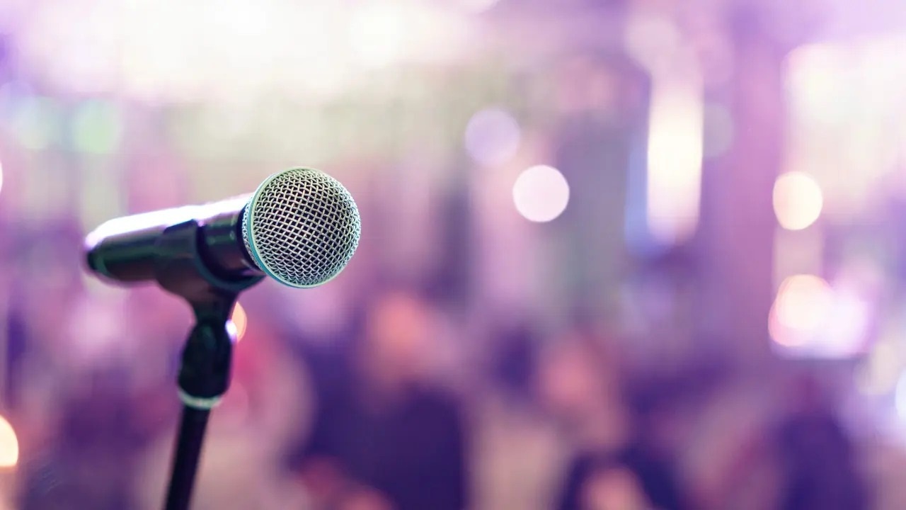 Песни иностранных артистов будут проверять перед концертами в Казахстане